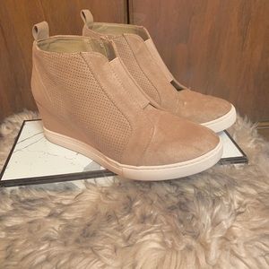 Women’s Sneakers- Size : 8.5